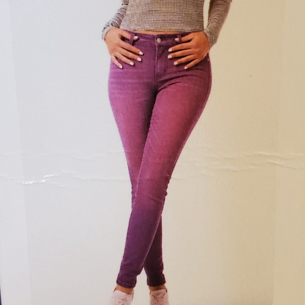 CELEBRITY PINK JUNIORS MIDRISE SKINNY JEAN
